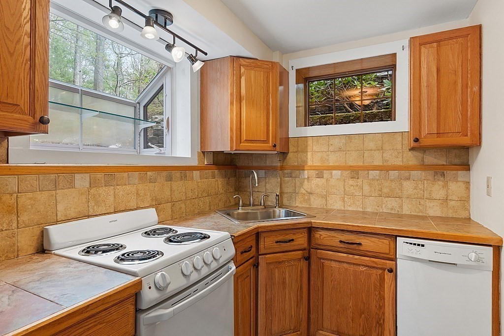 5 Baron Way Littleton, MA 01460 - Photo 10 of 30 Gallery Image 10