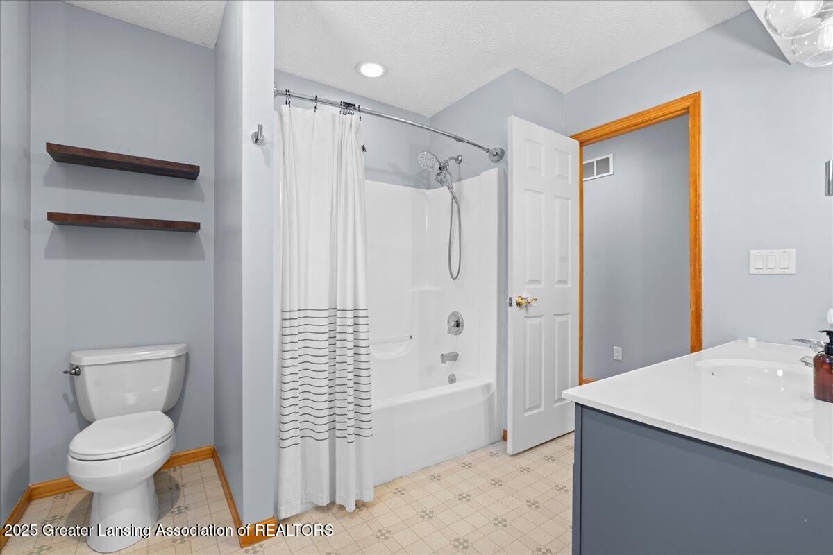 4327 Keller Road Holt, MI 48842 - Photo 19 of 45 Bathroom
