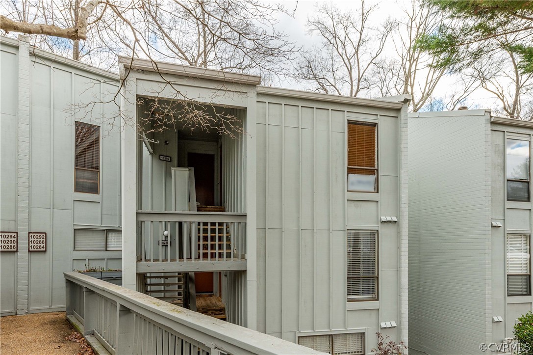 a view of a house with a small yard