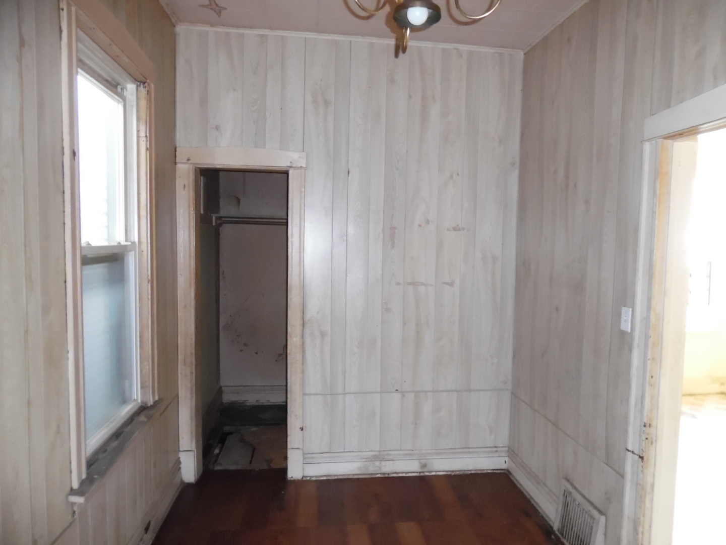 5605 South Justine Street Chicago, IL 60636 - Photo 7 of 11