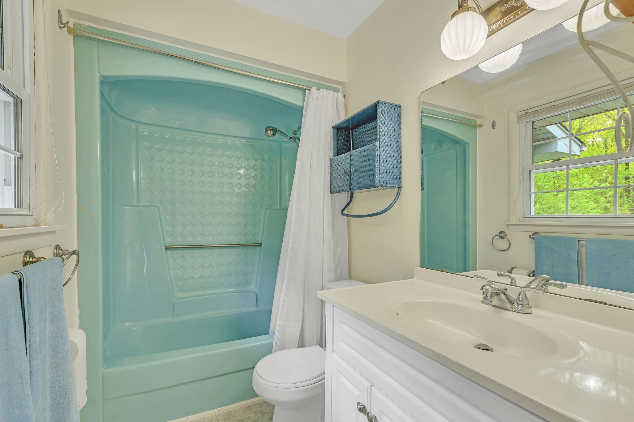 922 Hayes Road Lawrenceburg, TN 38464 - Photo 20 of 36 a bathroom with a sink a toilet and shower