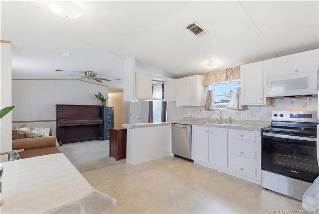 4646 Southeast Circle Way Stuart, FL 34997 - Photo 4 of 27