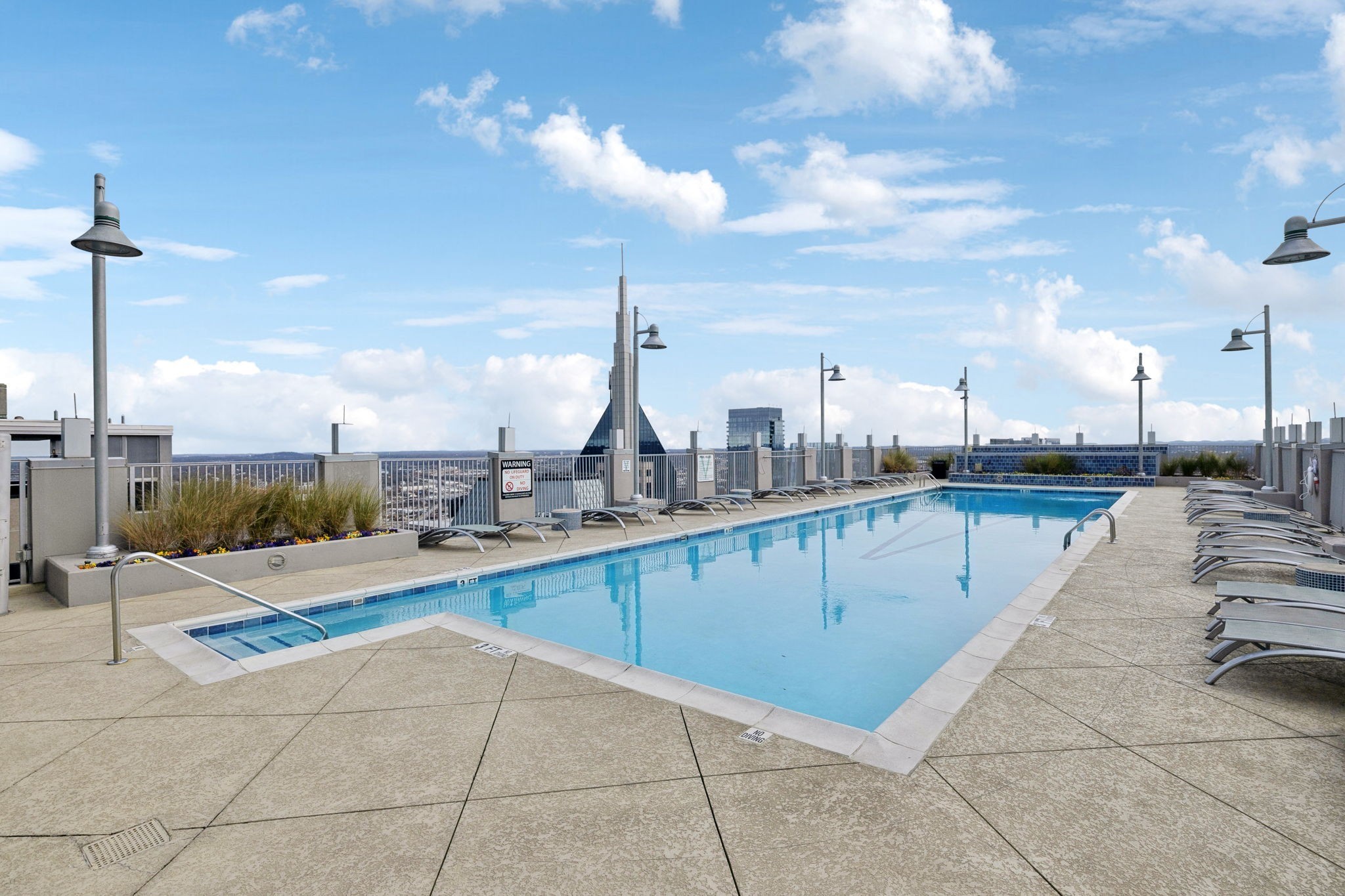 415 Church Street, Unit 2007 Nashville, TN 37219 - Photo 15 of 18 a view of a terrace