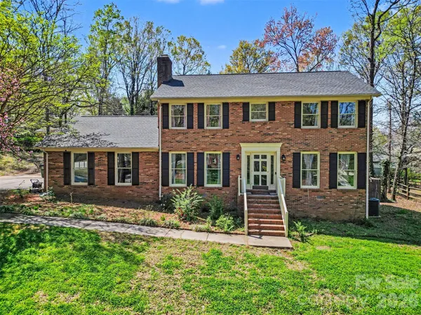 $560,000 | 1560 Chatham Court Northwest, Concord, NC 28027