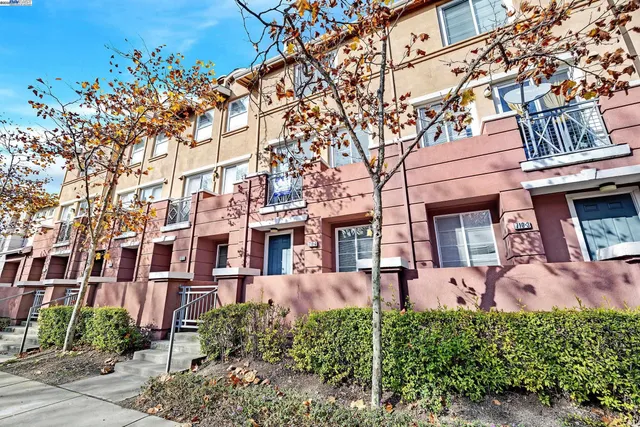 $649,000 | 710 City Walk Place, Unit 4, Hayward, CA 94541