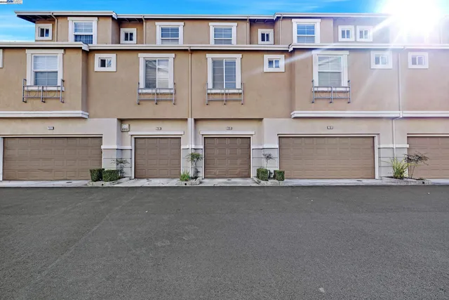 $649,000 | 710 City Walk Place, Unit 4, Hayward, CA 94541