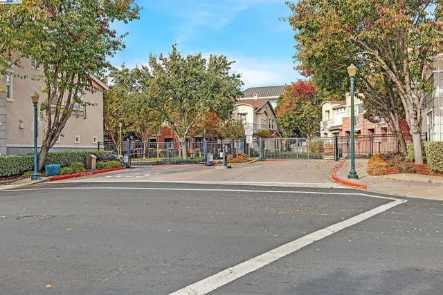 $649,000 | 710 City Walk Place, Unit 4, Hayward, CA 94541