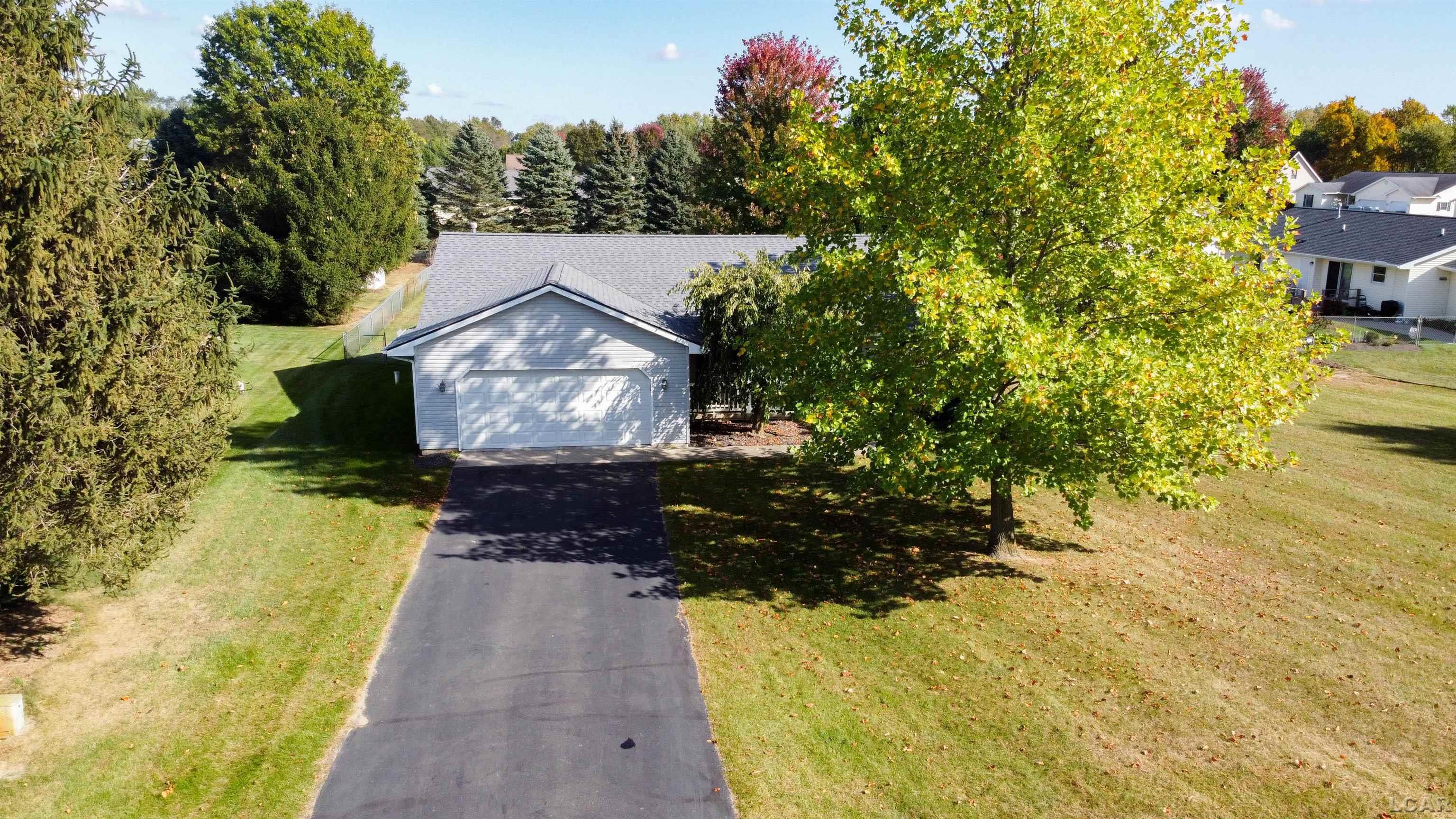 3175 Cobblestone Ridge Tecumseh, MI 49286 - Photo 7 of 40 50191516-5bb5005e-93f0-4c9f-af72-7a7e3810ac9b.JPG