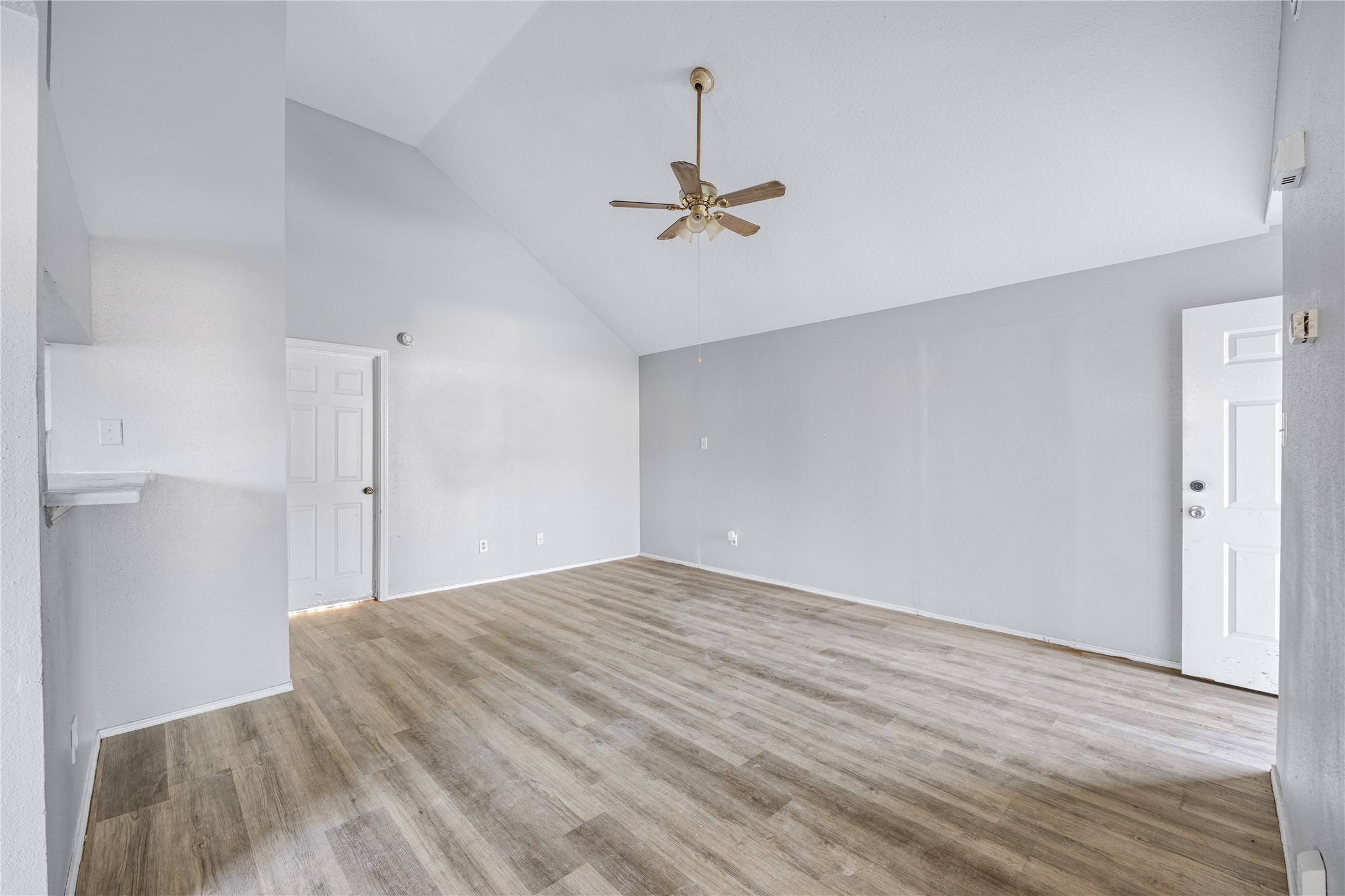 11018 Clark Road Houston, TX 77076 - Photo 5 of 25