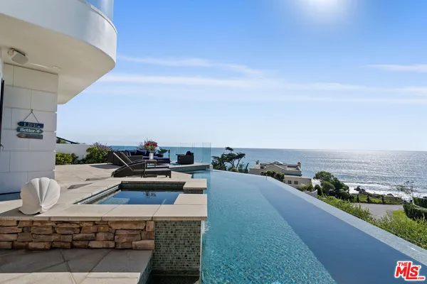 $6,127,500 | 31554 Victoria Point Road, Malibu, CA 90265