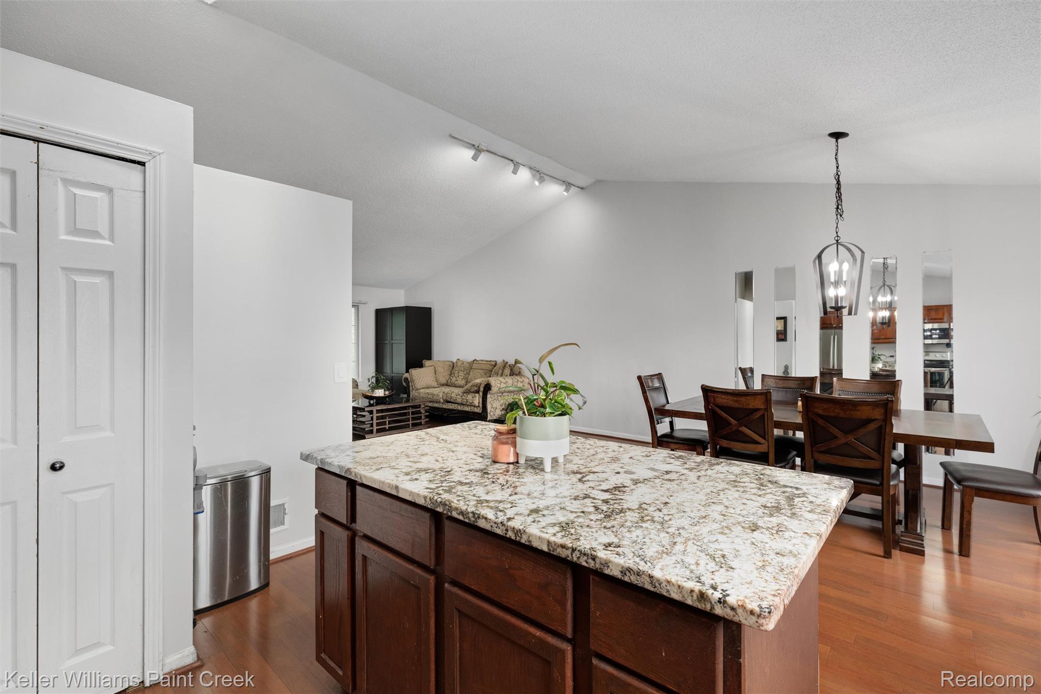 3201 Lynhurst Court Rochester, MI 48306 - Photo 13 of 49 19-3201 Lynhurst Ct 0010.jpg