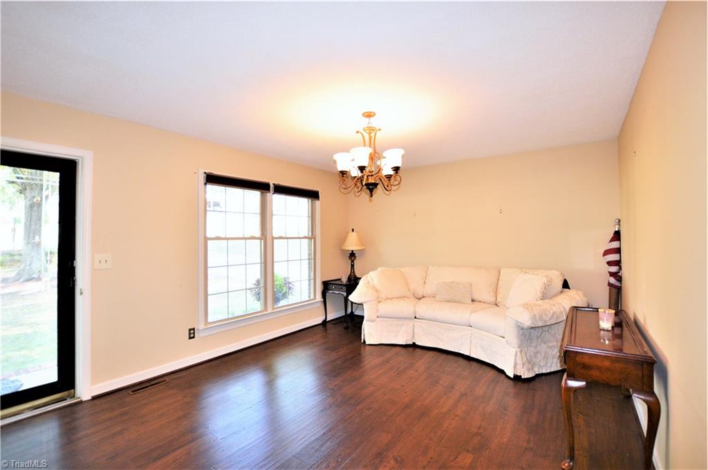 265 Pilotview Loop Madison, NC 27025 - Photo 2 of 30 Living room on main level