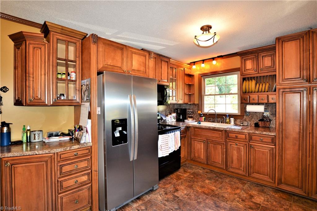 265 Pilotview Loop Madison, NC 27025 - Photo 7 of 30 Beautiful custom made cabinets