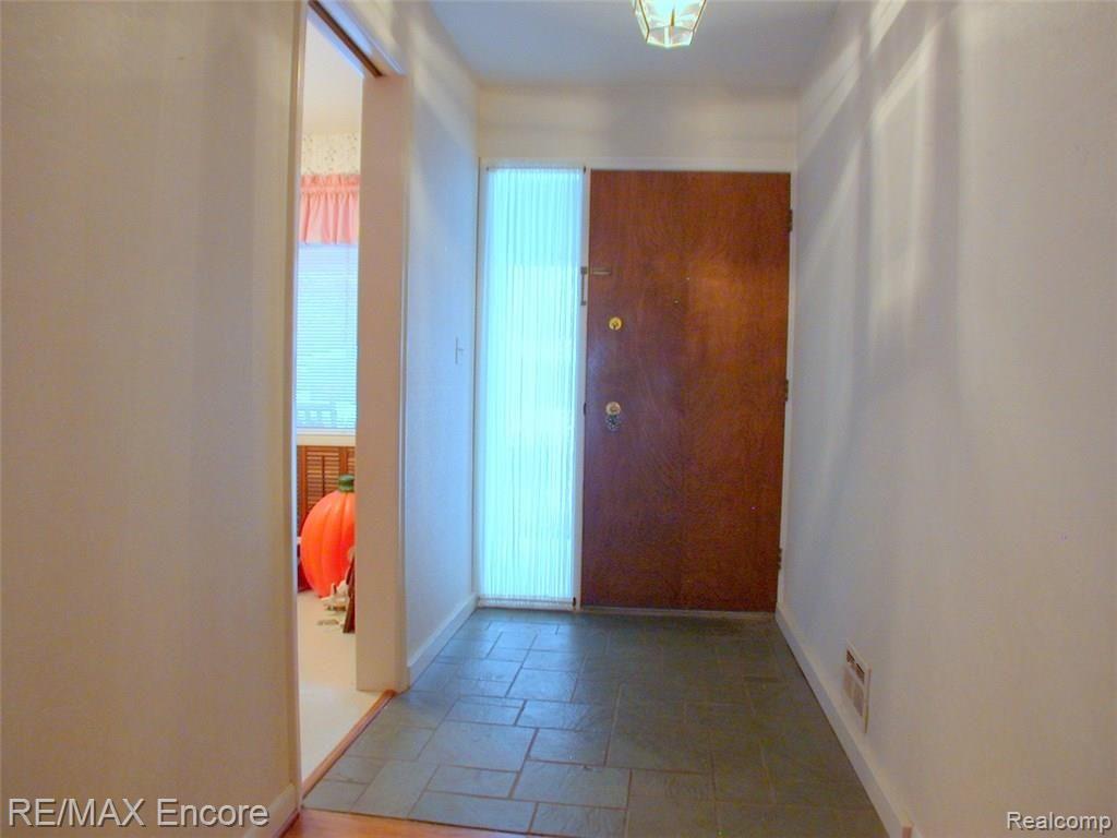 32121 Red Clover Road Farmington Hills, MI 48334 - Photo 13 of 45