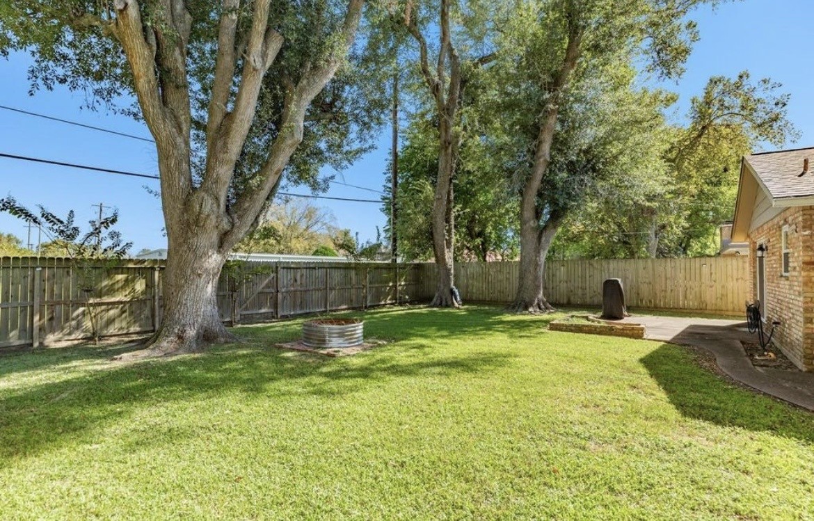 820 Perry Street Angleton, TX 77515 - Photo 7 of 26 a backyard of a house with table and chairs