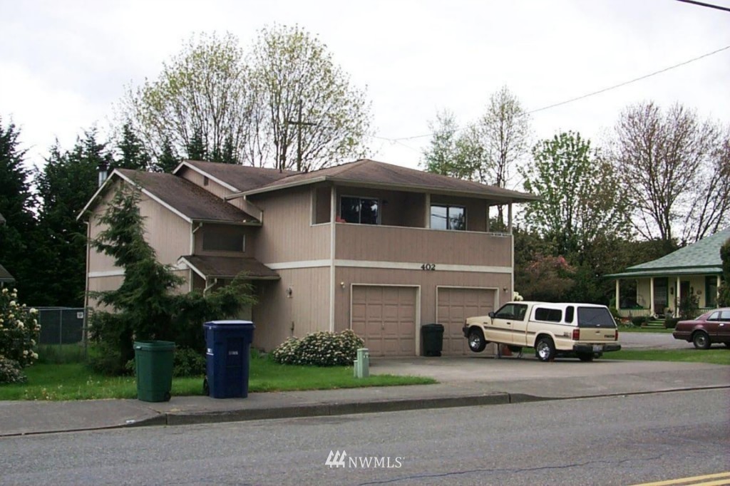 a car parked in front of white house