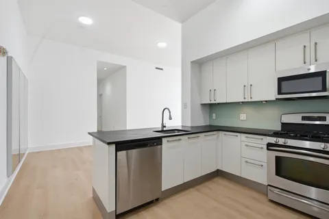 $560,000 | 4 Beacon Way, Unit 303, Jersey City, NJ 07304
