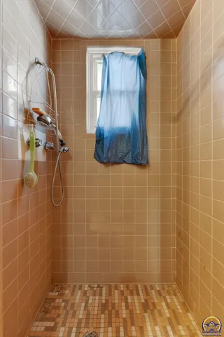 $105,000 | 916 Southwest Polk Street, Topeka, KS 66612