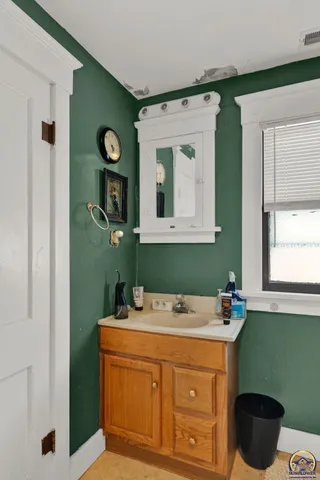 $105,000 | 916 Southwest Polk Street, Topeka, KS 66612