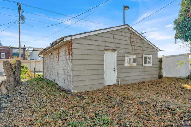 $105,000 | 916 Southwest Polk Street, Topeka, KS 66612
