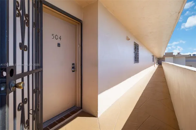 $280,000 | 8895 Fontainebleau Boulevard, Unit 504, Miami, FL 33172