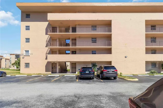 $280,000 | 8895 Fontainebleau Boulevard, Unit 504, Miami, FL 33172