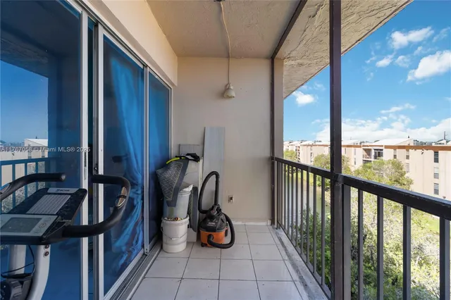 $280,000 | 8895 Fontainebleau Boulevard, Unit 504, Miami, FL 33172