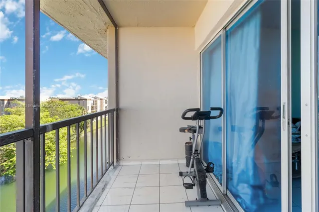 $280,000 | 8895 Fontainebleau Boulevard, Unit 504, Miami, FL 33172