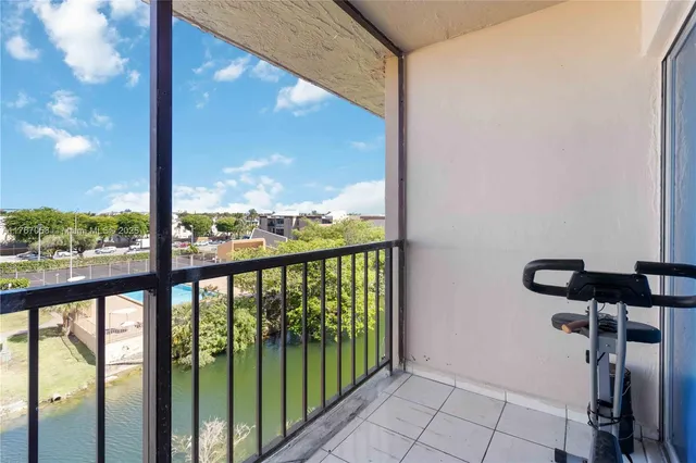 $280,000 | 8895 Fontainebleau Boulevard, Unit 504, Miami, FL 33172