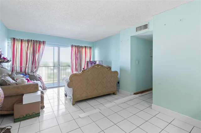 $280,000 | 8895 Fontainebleau Boulevard, Unit 504, Miami, FL 33172