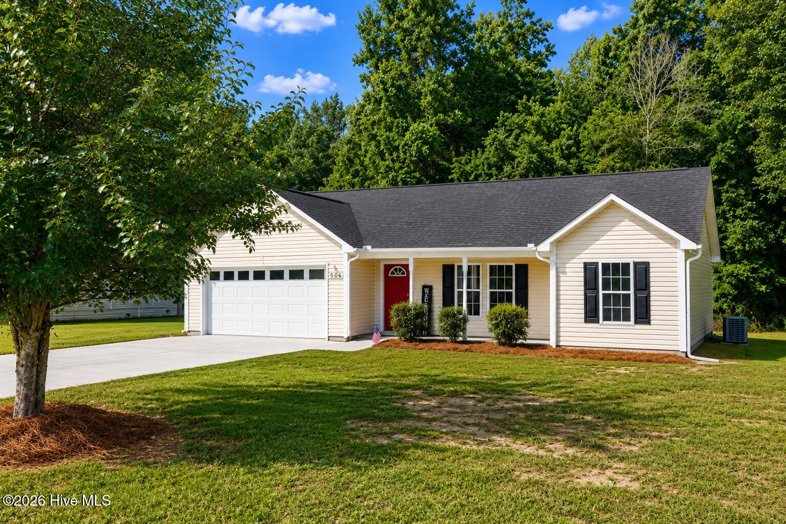 506 Southwest Ridge Drive Richlands, NC 28574 - Photo 4 of 38