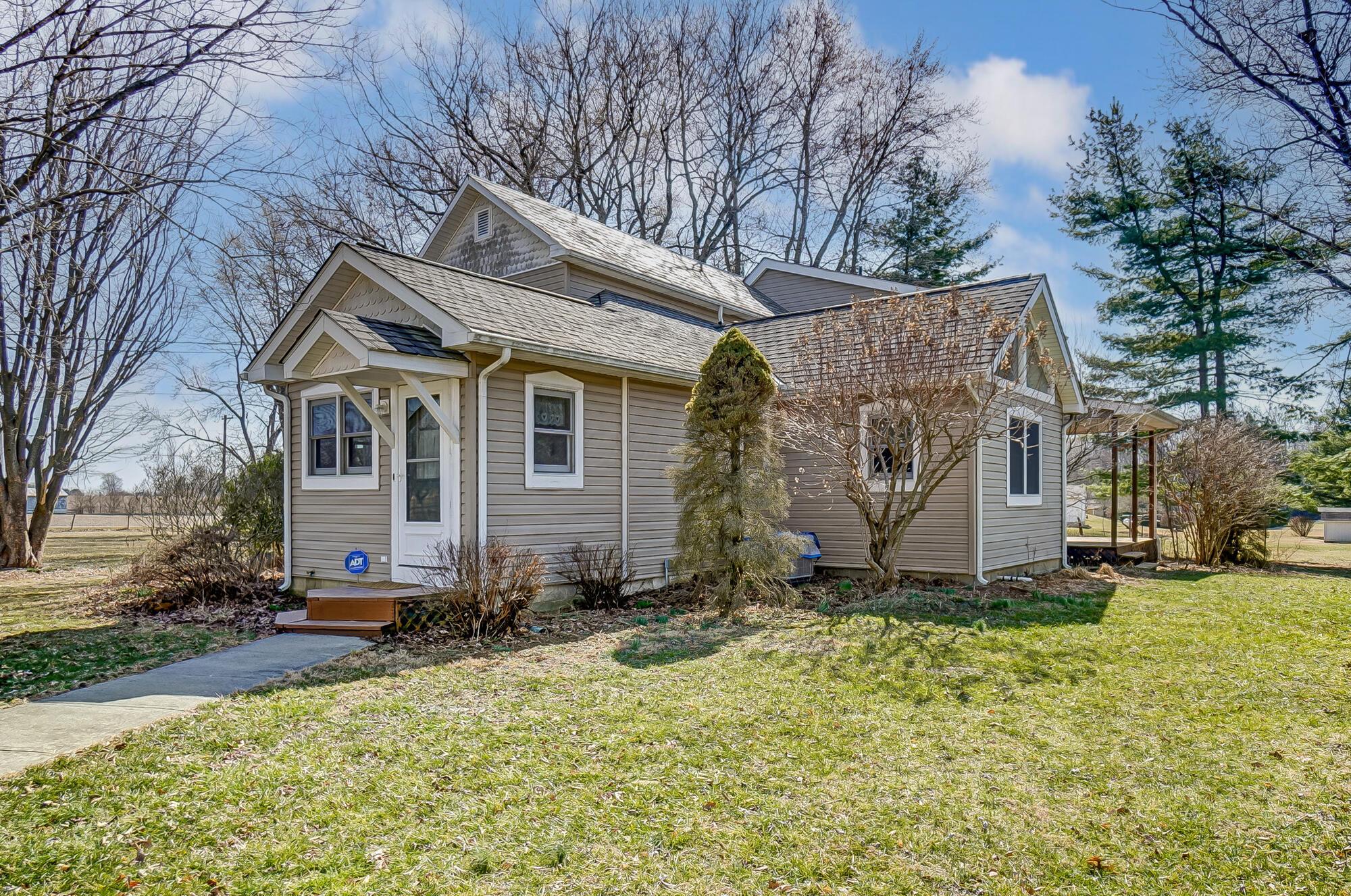 11135 Basil Road Northwest Baltimore, OH 43105 - Photo 61 of 80 Side View - 11135 Basil Road NW, Baltimore, OH 43105