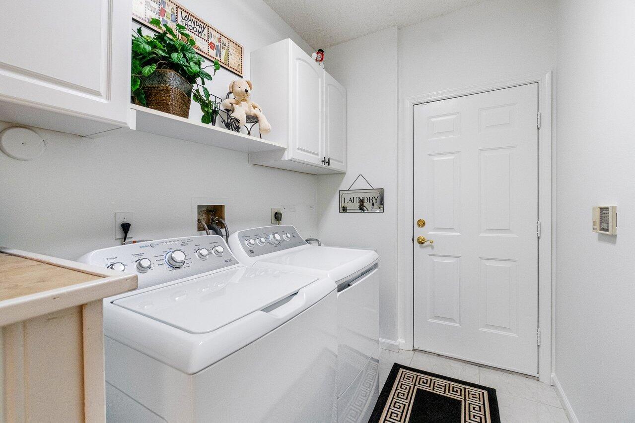 23065 Via Stel Boca Raton, FL 33433 - Photo 15 of 31 laundry