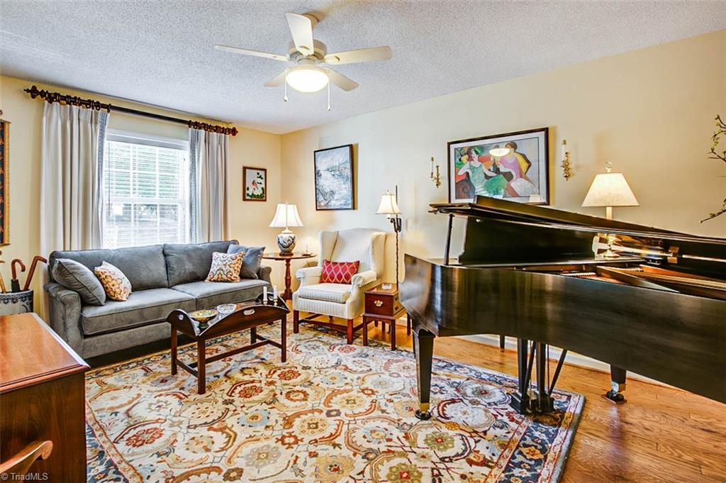 245 Hampton Road, Unit 4C Asheboro, NC 27203 - Photo 3 of 18 Living room