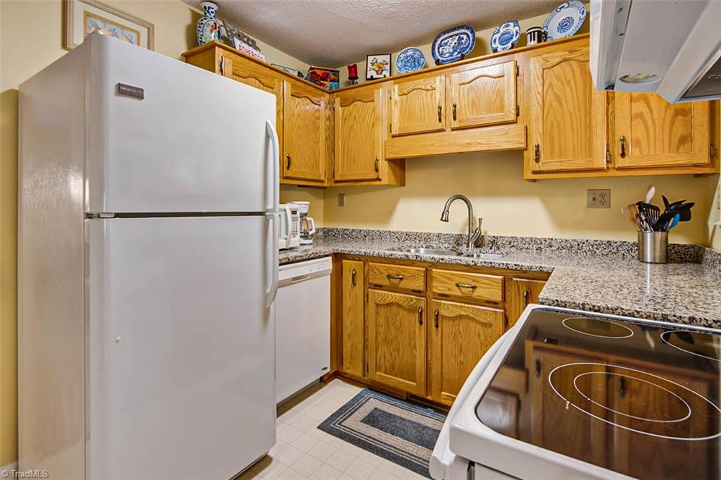 245 Hampton Road, Unit 4C Asheboro, NC 27203 - Photo 6 of 18 Kitchen