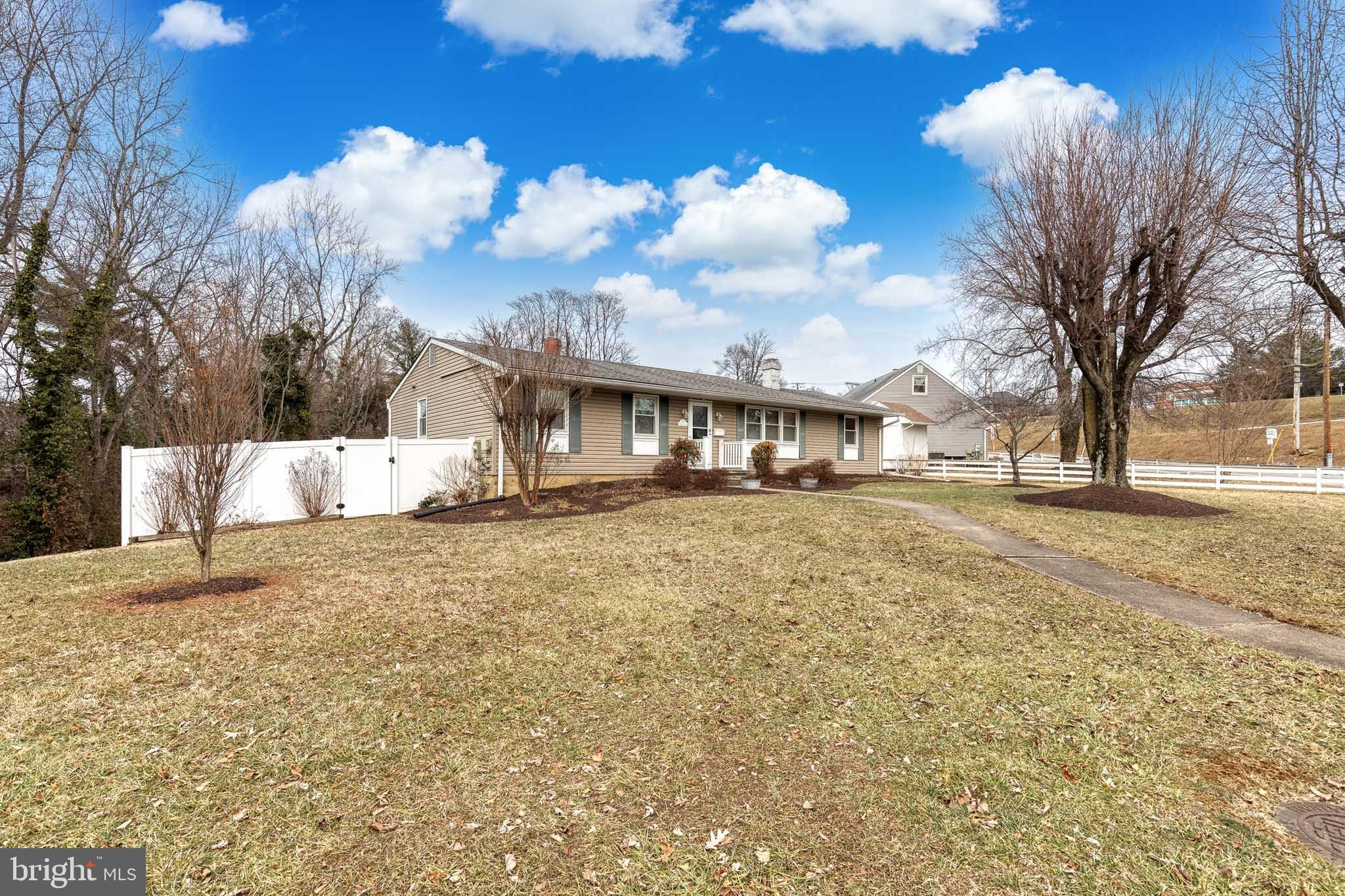 527 South Rolling Road Baltimore, MD 21228 - Photo 1 of 38 Gallery Image 1