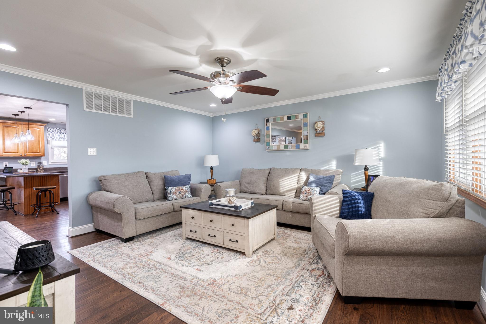 527 South Rolling Road Baltimore, MD 21228 - Photo 3 of 38 Gallery Image 3