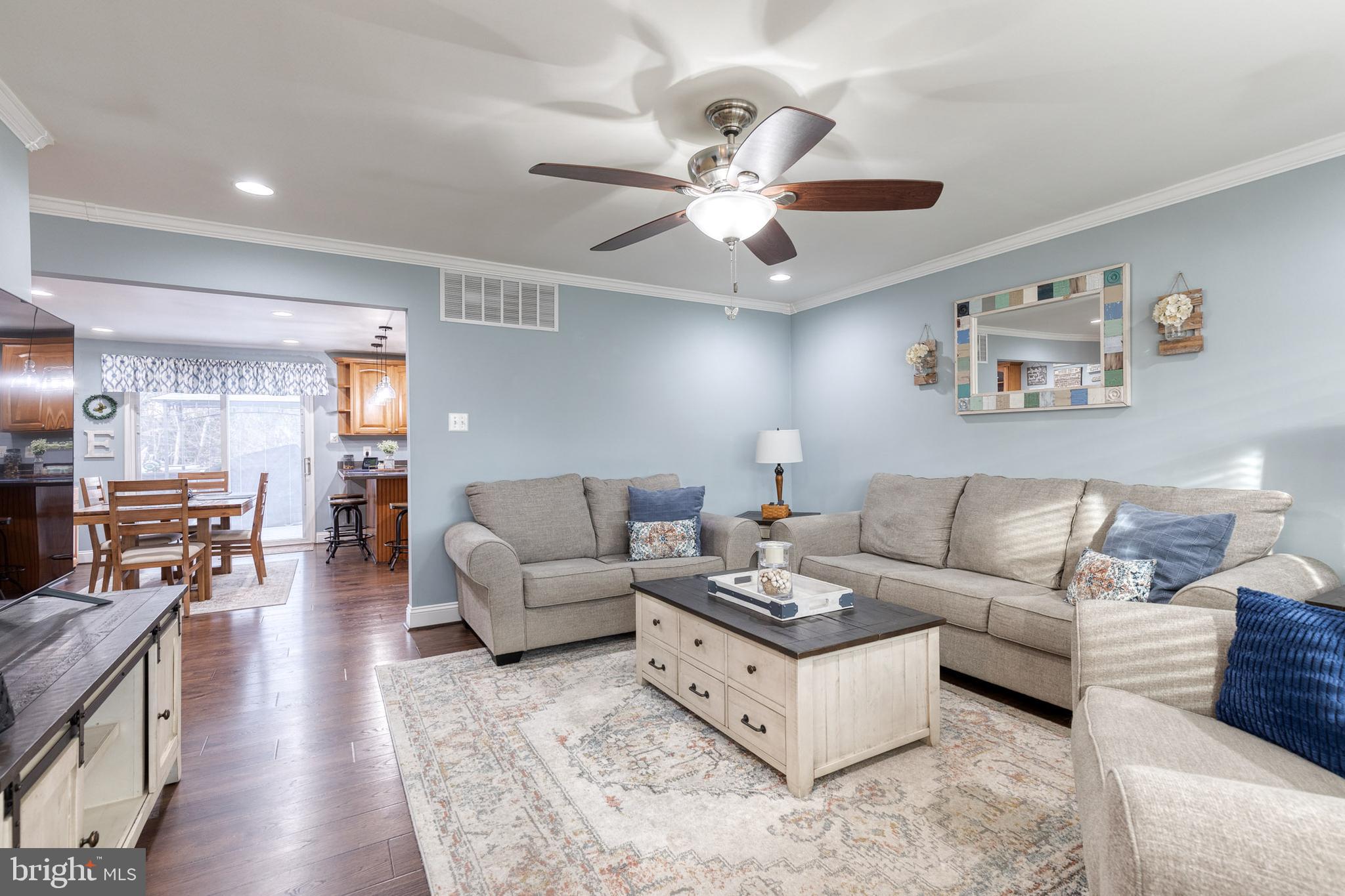 527 South Rolling Road Baltimore, MD 21228 - Photo 4 of 38 Gallery Image 4