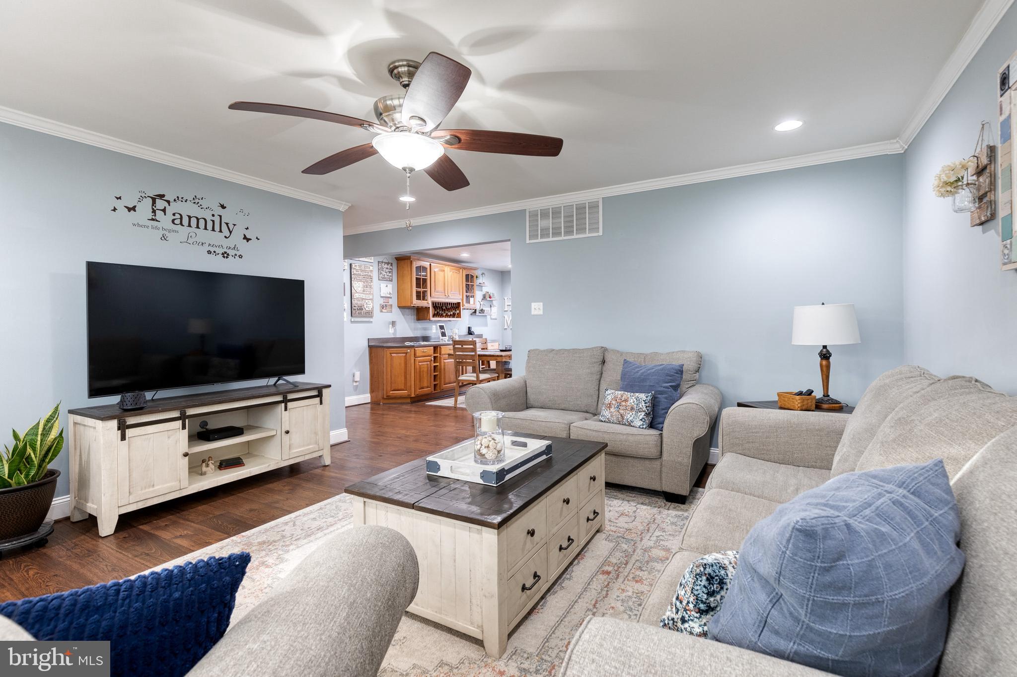 527 South Rolling Road Baltimore, MD 21228 - Photo 5 of 38 Gallery Image 5