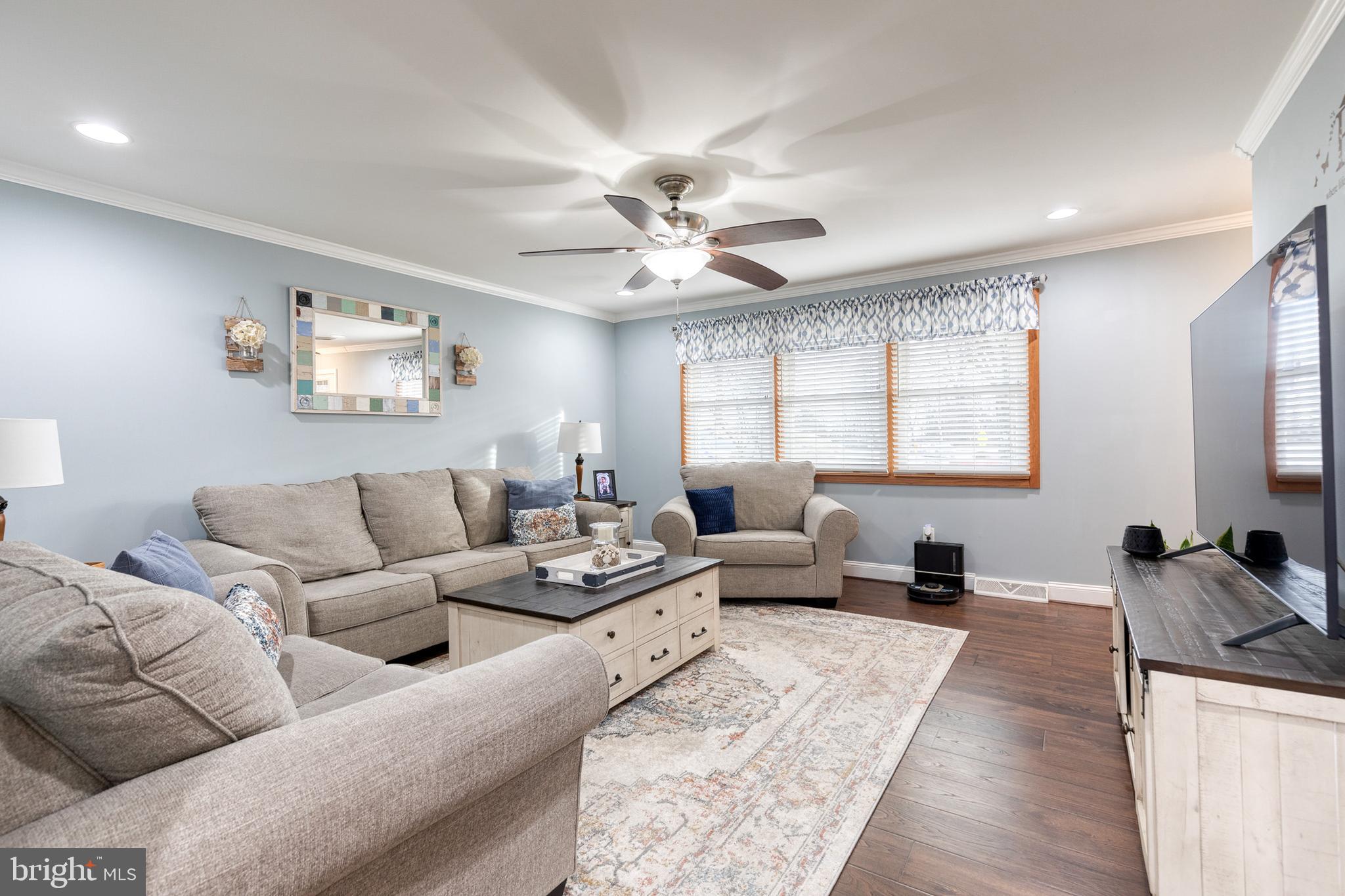 527 South Rolling Road Baltimore, MD 21228 - Photo 6 of 38 Gallery Image 6