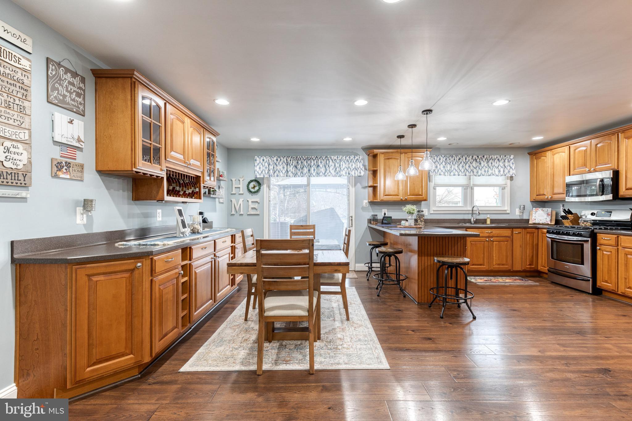 527 South Rolling Road Baltimore, MD 21228 - Photo 7 of 38 Gallery Image 7