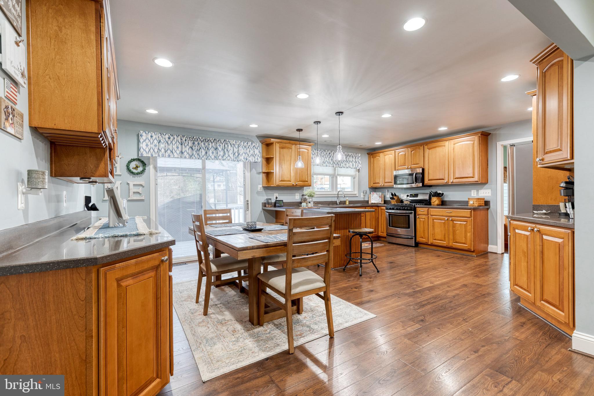 527 South Rolling Road Baltimore, MD 21228 - Photo 8 of 38 Gallery Image 8