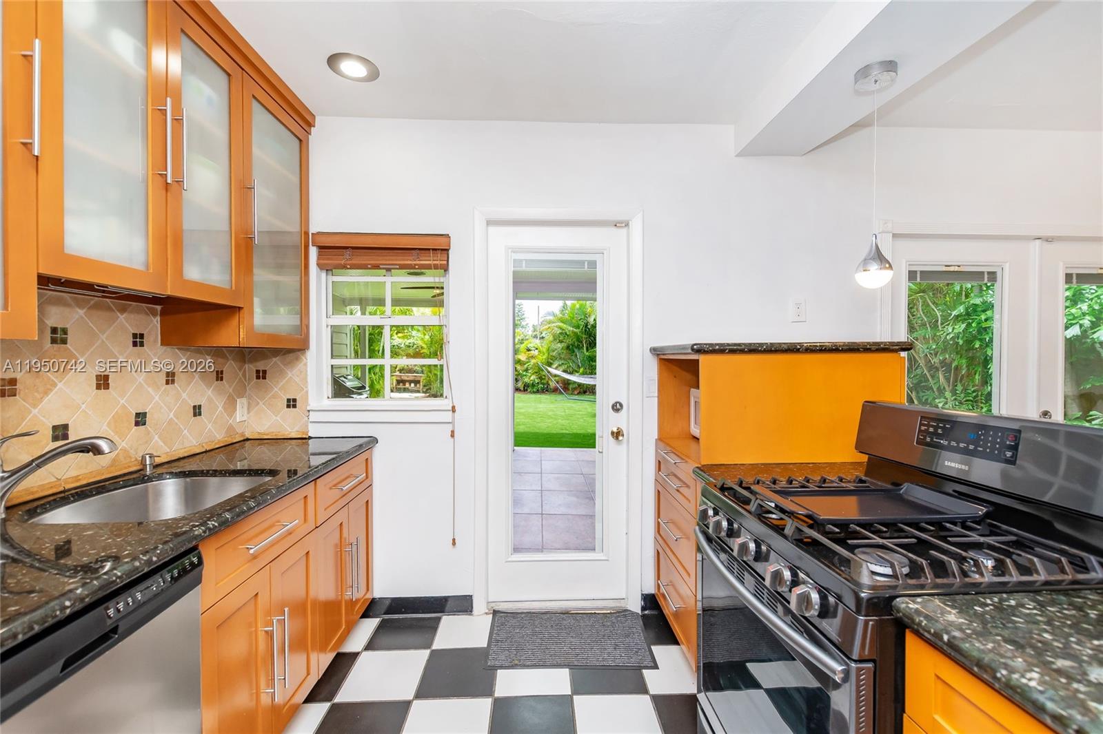 2920 Southwest 30th Court Coconut Grove, FL 33133 - Photo 11 of 31