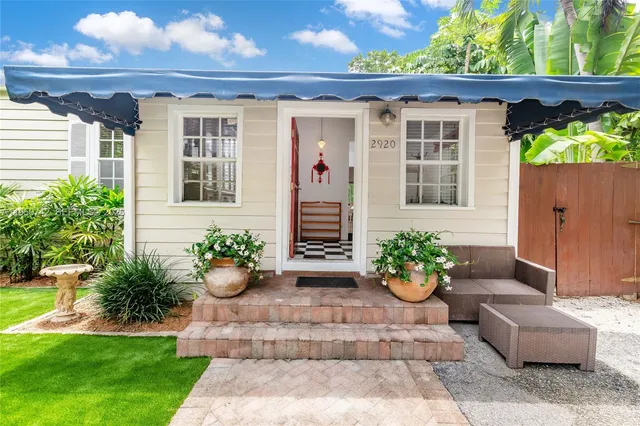 $5,500 | 2920 Southwest 30th Court, Coconut Grove, FL 33133