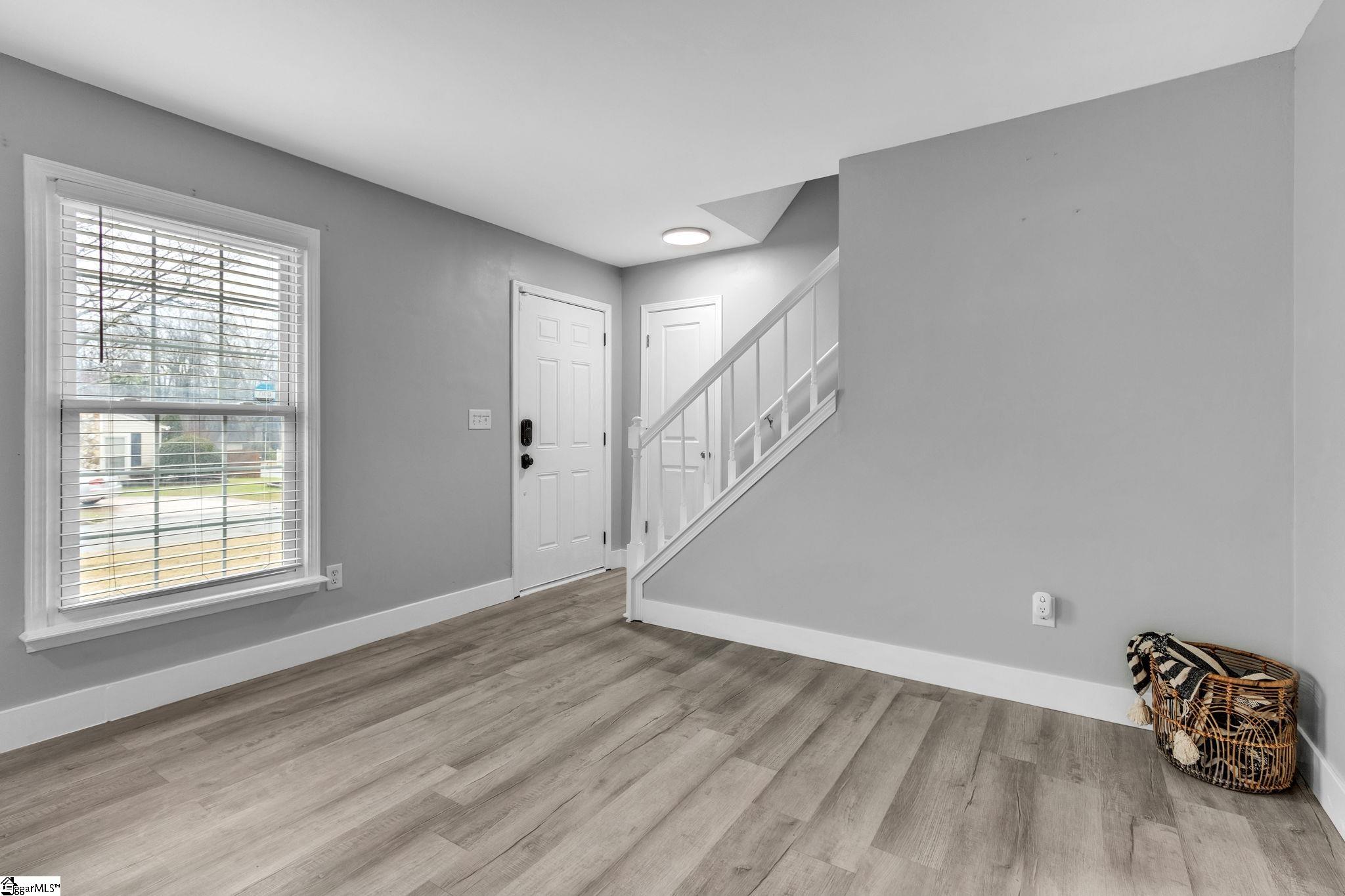 28 Clearfield Road Greenville, SC 29607 - Photo 2 of 31