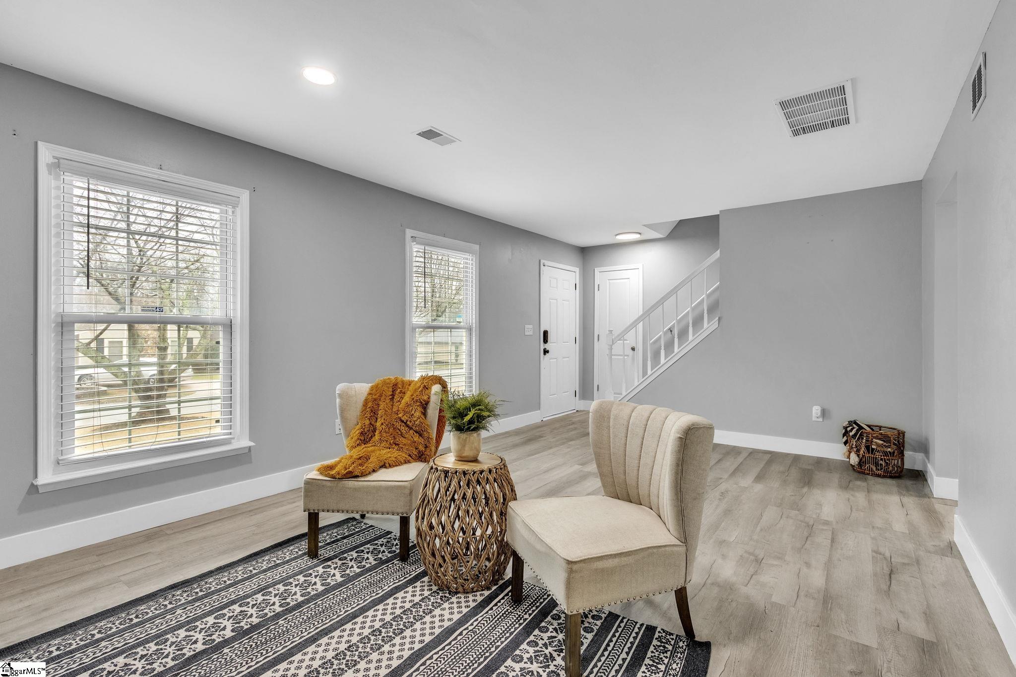 28 Clearfield Road Greenville, SC 29607 - Photo 3 of 31