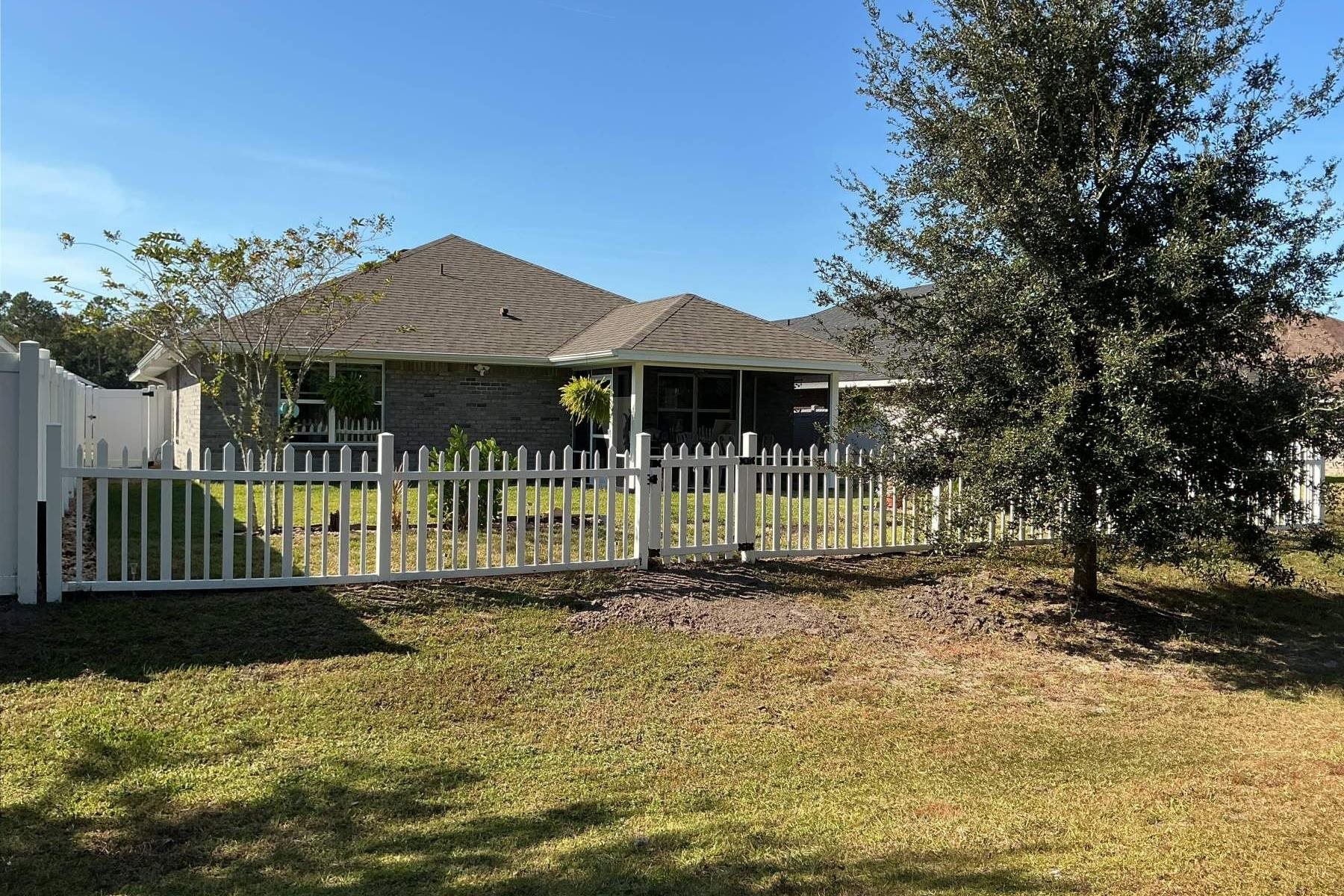 25 Rivertown Road Palm Coast, FL 32137 - Photo 18 of 40 a front view of a house with a garden