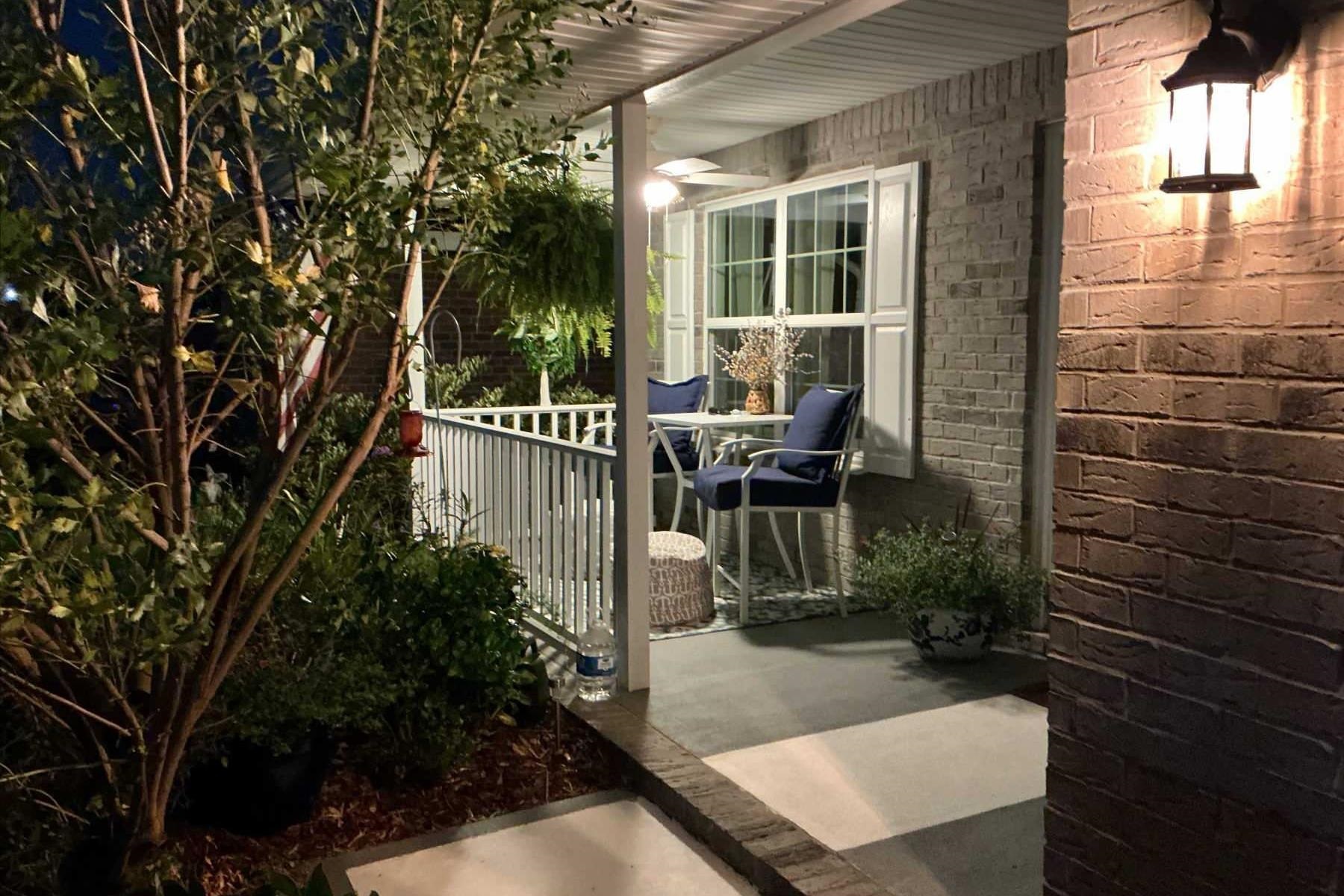 25 Rivertown Road Palm Coast, FL 32137 - Photo 4 of 40 a view of a house with backyard and sitting area