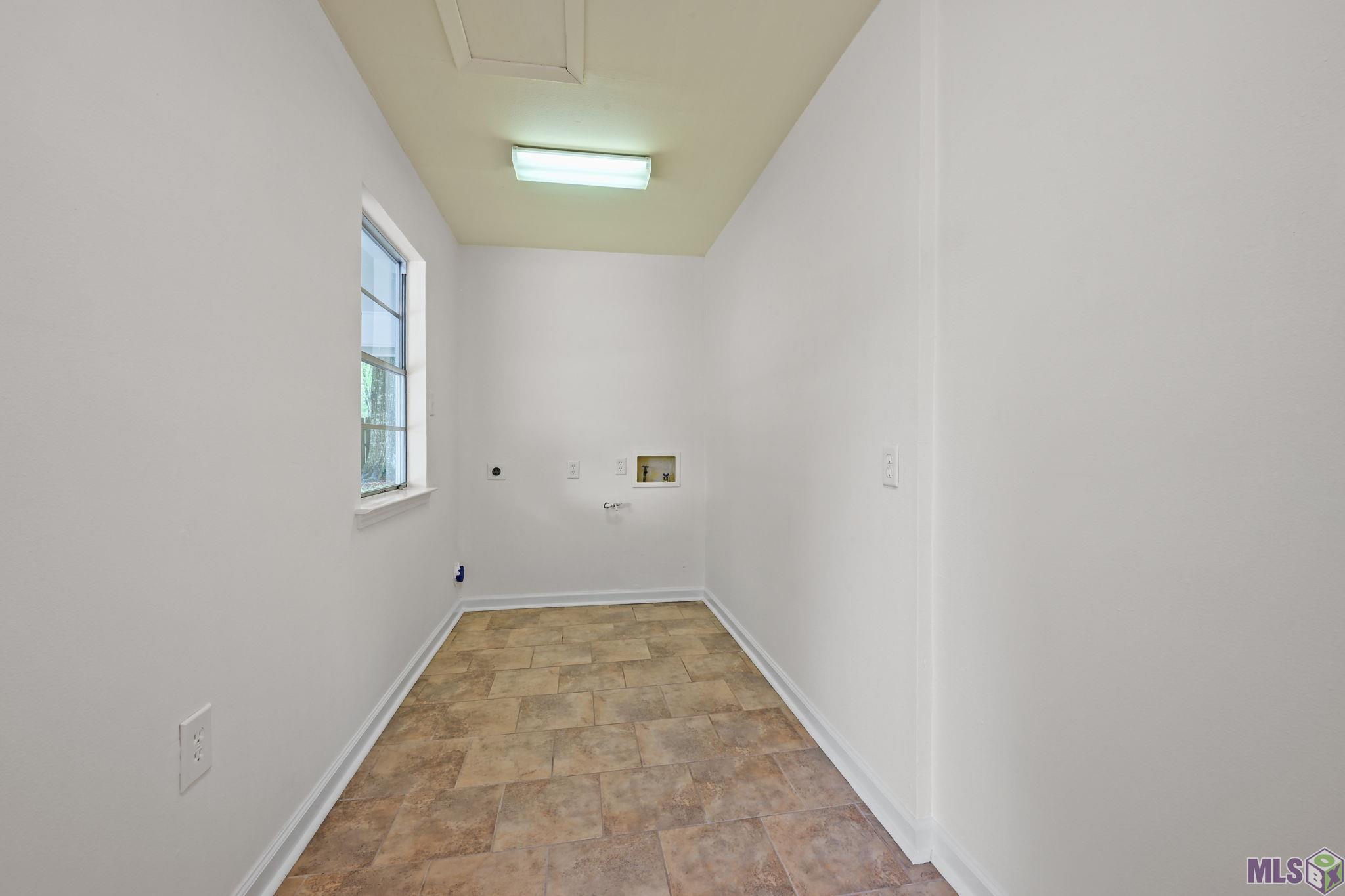 525 Hexham Road Baton Rouge, LA 70819 - Photo 16 of 20 Laundry Room