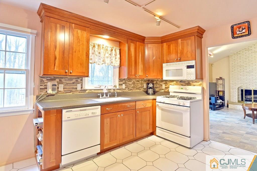 4 Warne Road Old Bridge, NJ 07747 - Photo 8 of 24 Gallery Image 8